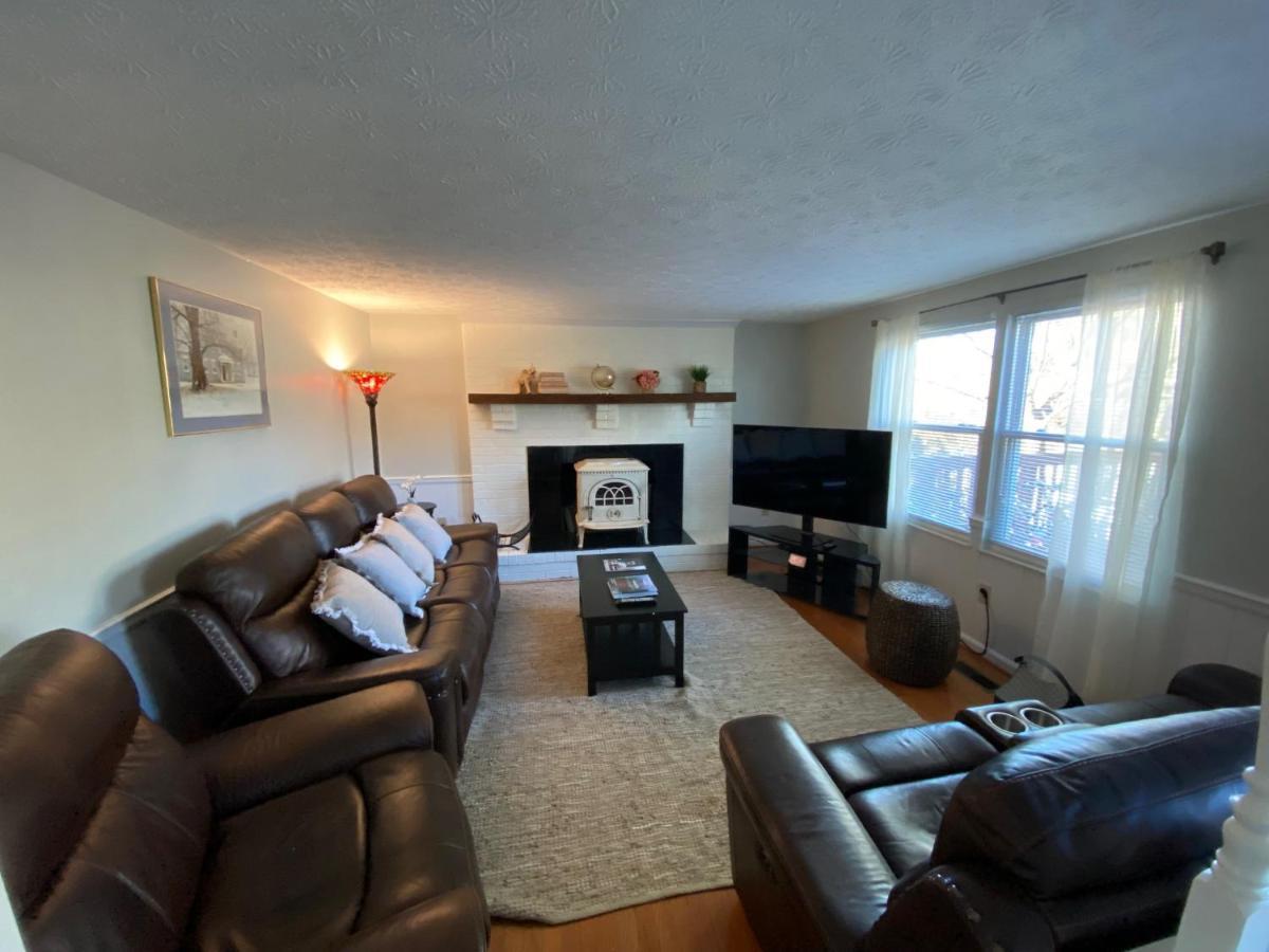 Upgraded, Beautiful 4 Bd Colonial In Hébergement de vacances