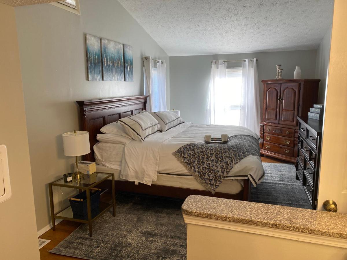 Upgraded, Beautiful 4 Bd Colonial In Silver Spring
