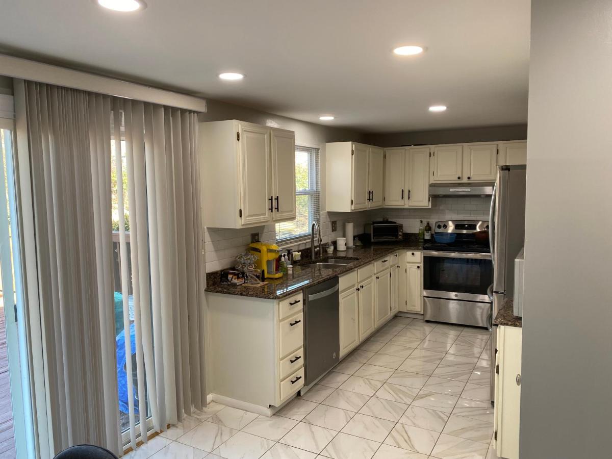 Upgraded, Beautiful 4 Bd Colonial In Hébergement de vacances Silver Spring